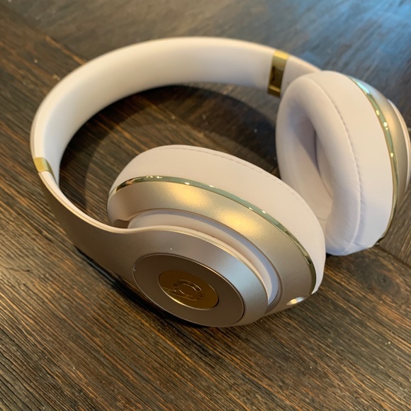 Beats by Dre Headphones Beats By Dre Gold Wireless Headphones